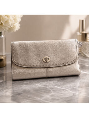 Coach Park Metallic Silver Pebbled Leather Turn Lock wallet chequebook Long